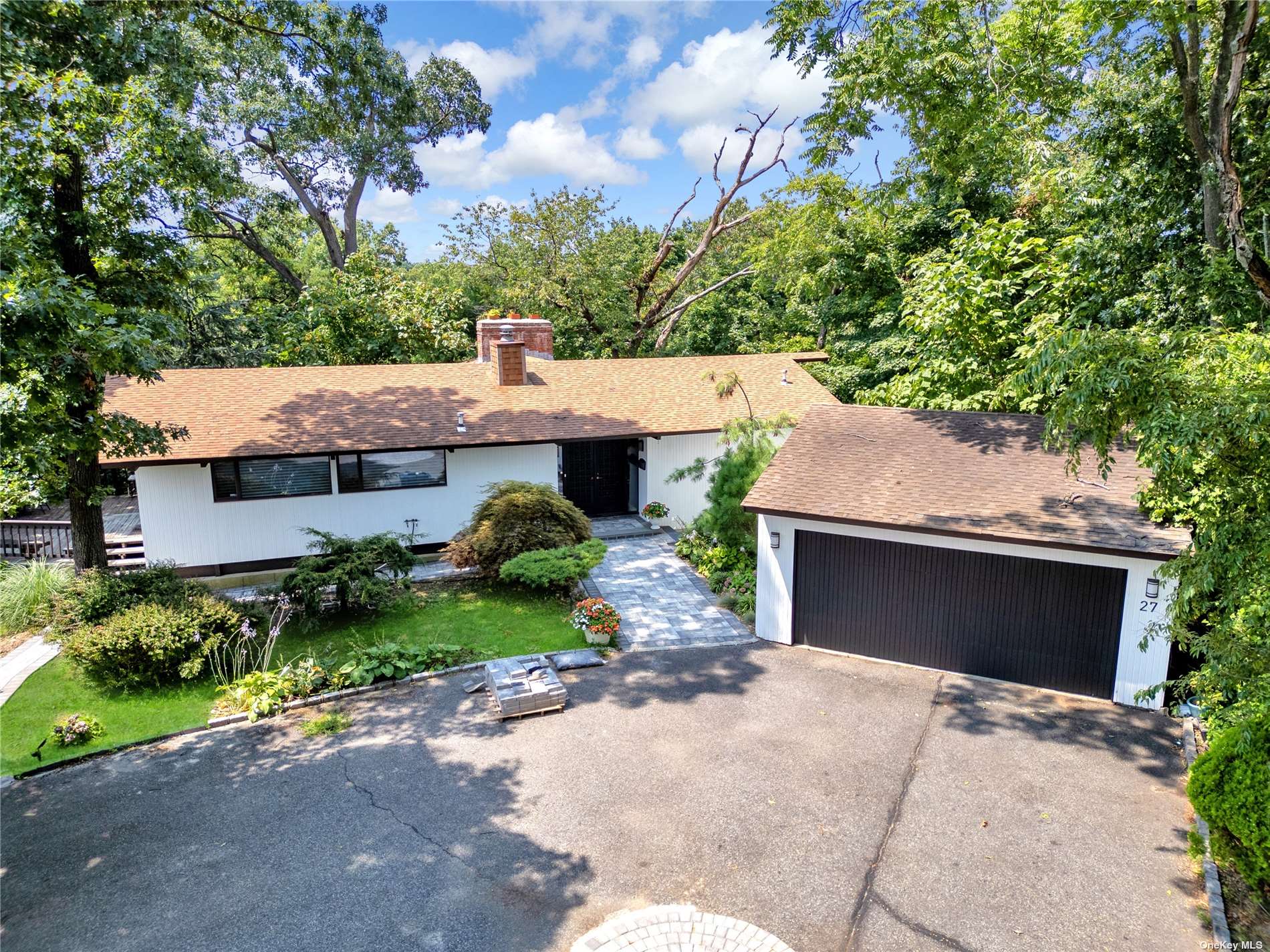 27 Parkway Drive, Roslyn Heights, New York image 33