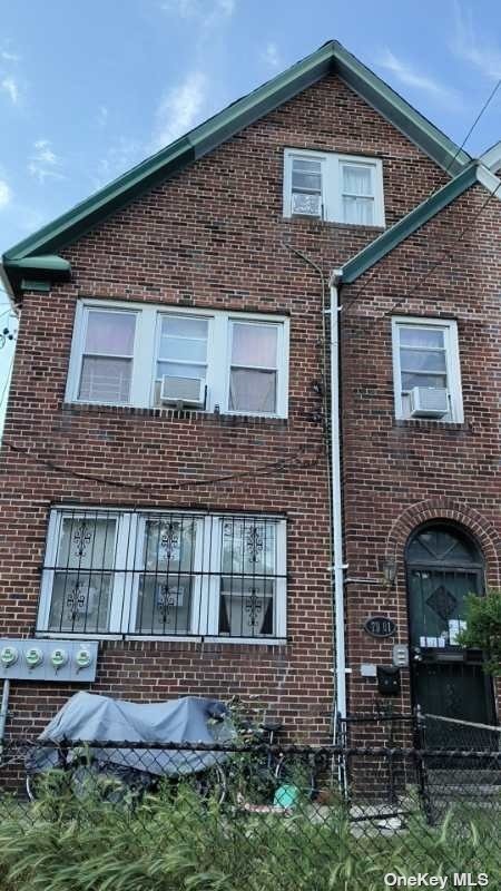 Property for Sale at 7901 45 Avenue, Elmhurst, Queens, NY - Bedrooms: 11 
Bathrooms: 5 
Rooms: 26  - $1,800,000