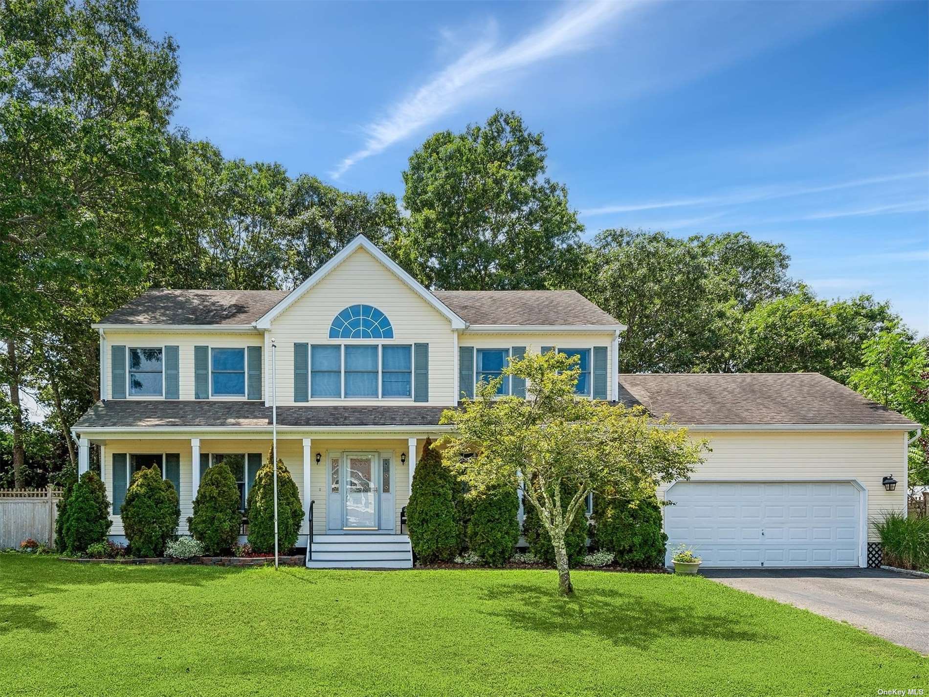 24 Debragga Avenue, East Moriches, Hamptons, NY - 4 Bedrooms  
3 Bathrooms - 