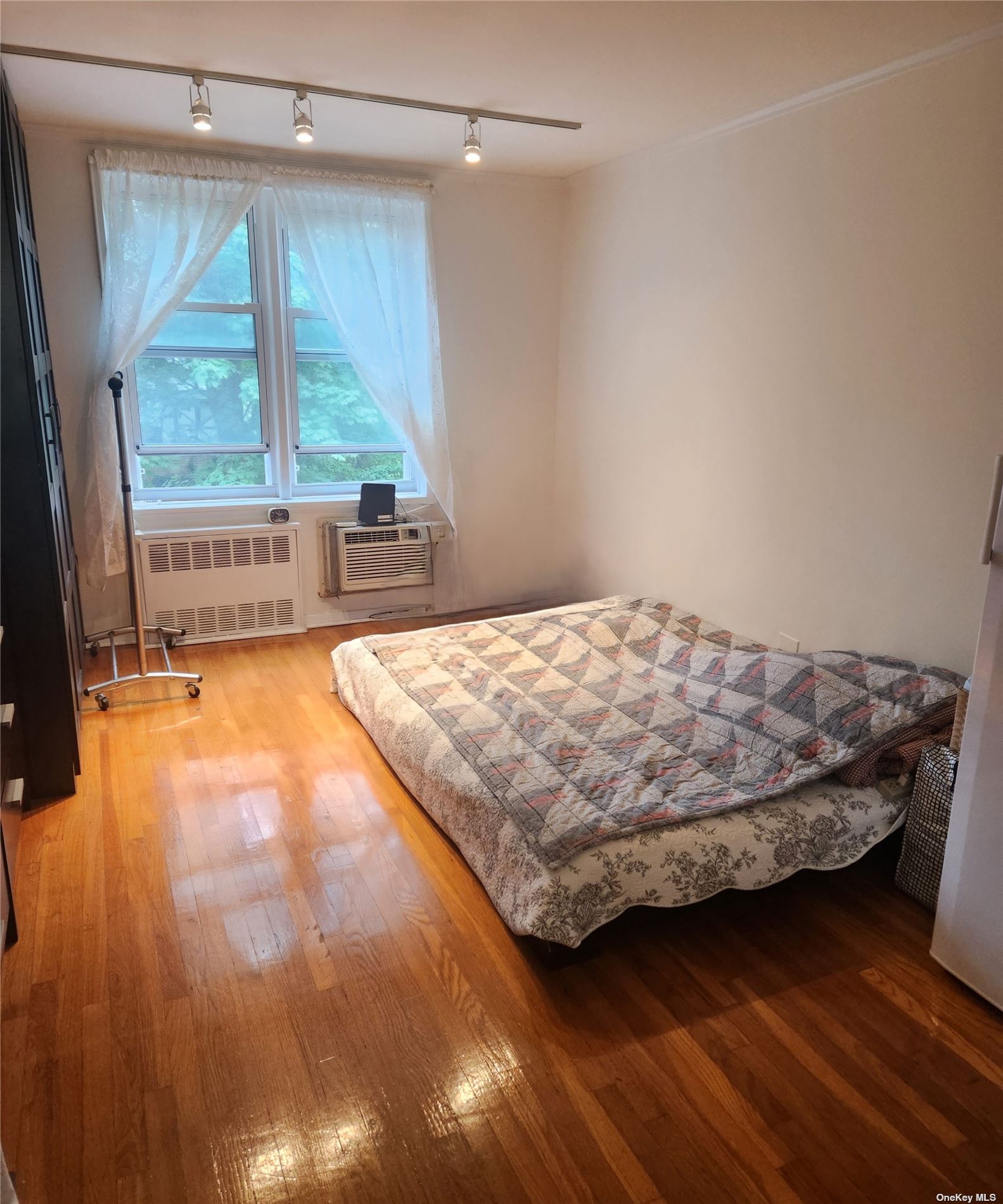 241-20 Northern Boulevard #2H, Douglaston, New York image 3