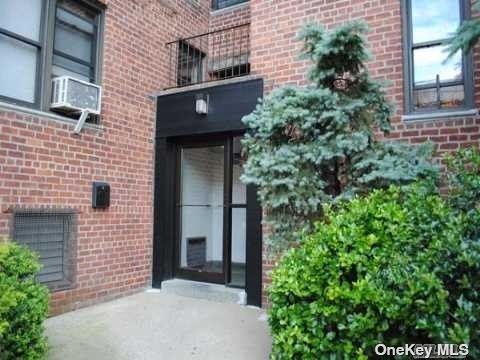 Property for Sale at 17006 Crocheron Avenue 2B, Flushing, Queens, NY - Bedrooms: 2 
Bathrooms: 1 
Rooms: 5  - $389,000