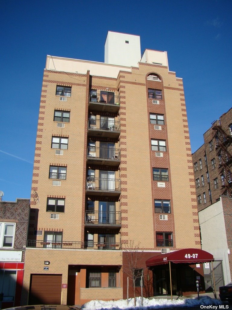 4907 43rd Avenue 7F, Woodside, Queens, NY - 2 Bedrooms  
2 Bathrooms  
6 Rooms - 