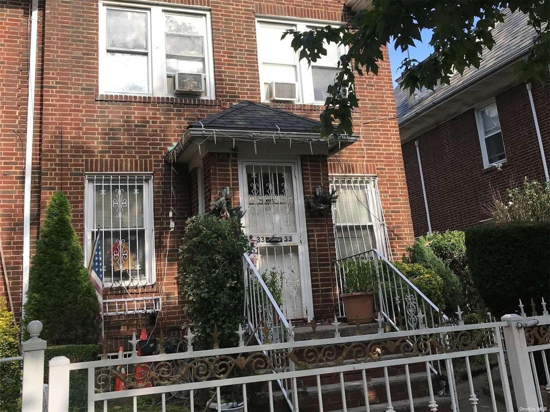 3333 88th Street, Jackson Heights, Queens, NY - 3 Bedrooms  
1 Bathrooms  
9 Rooms - 