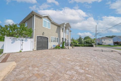 1056 North Drive Merrick NY 11566