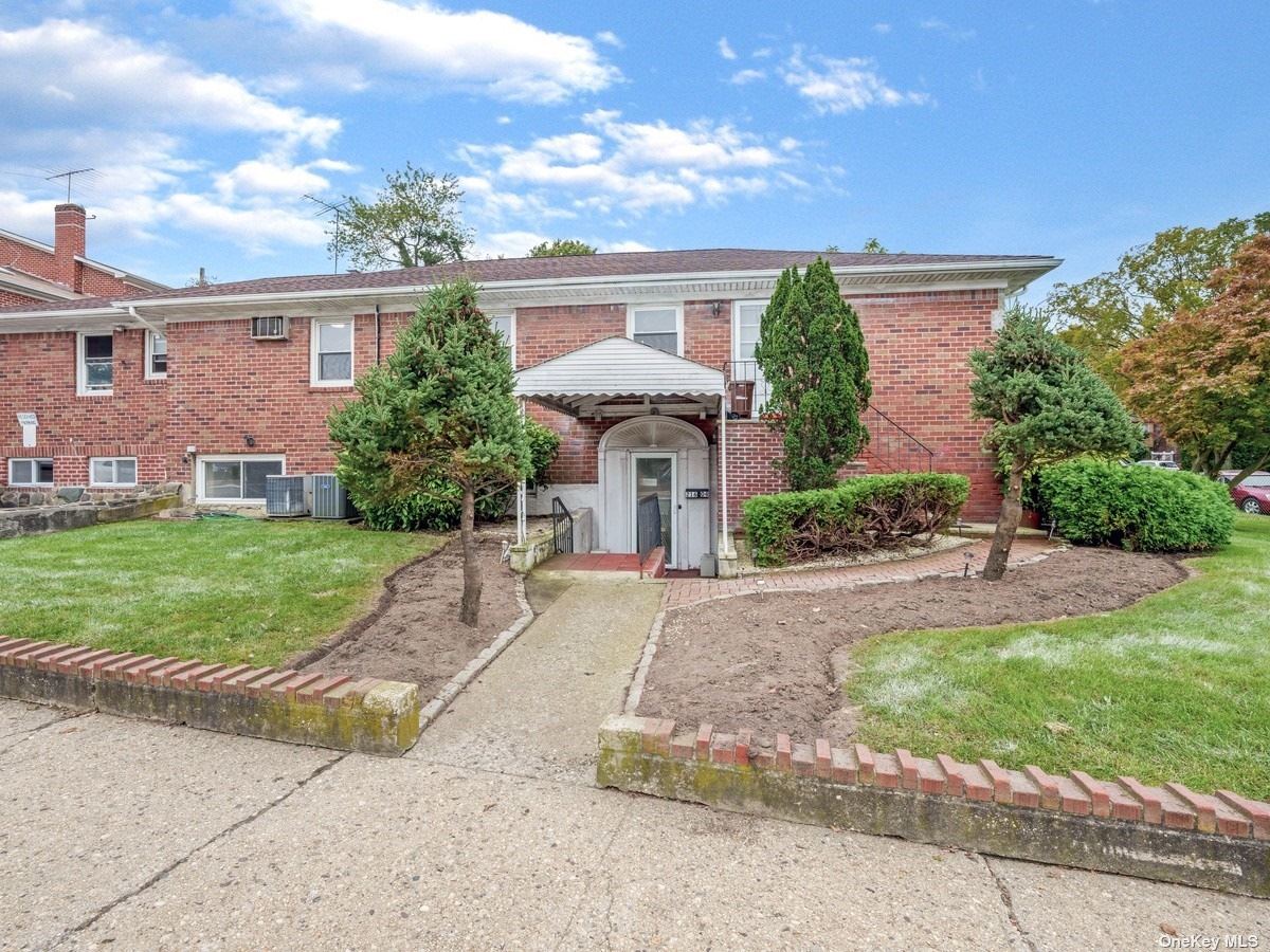 View Hollis Hills, NY 11427 house
