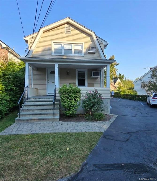 12 Clinton Avenue, Pleasantville, New York - 2 Bedrooms  
1 Bathrooms  
5 Rooms - 