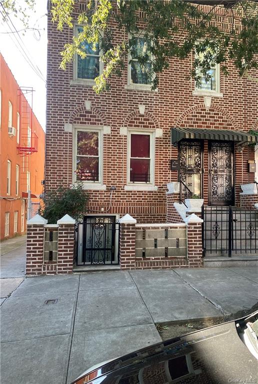 Property for Sale at 635 Commonwealth Avenue, Bronx, New York - Bedrooms: 9 
Bathrooms: 4  - $945,000
