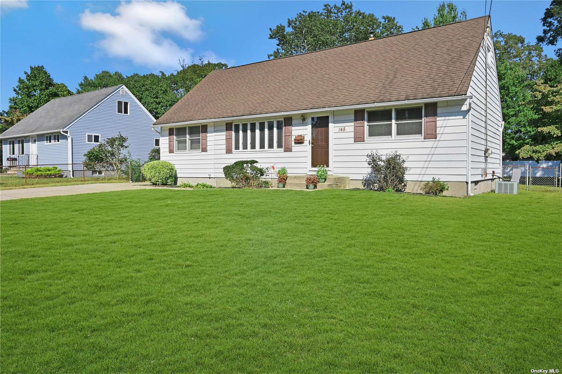 148 Dawn Drive, Centereach, New York image 3