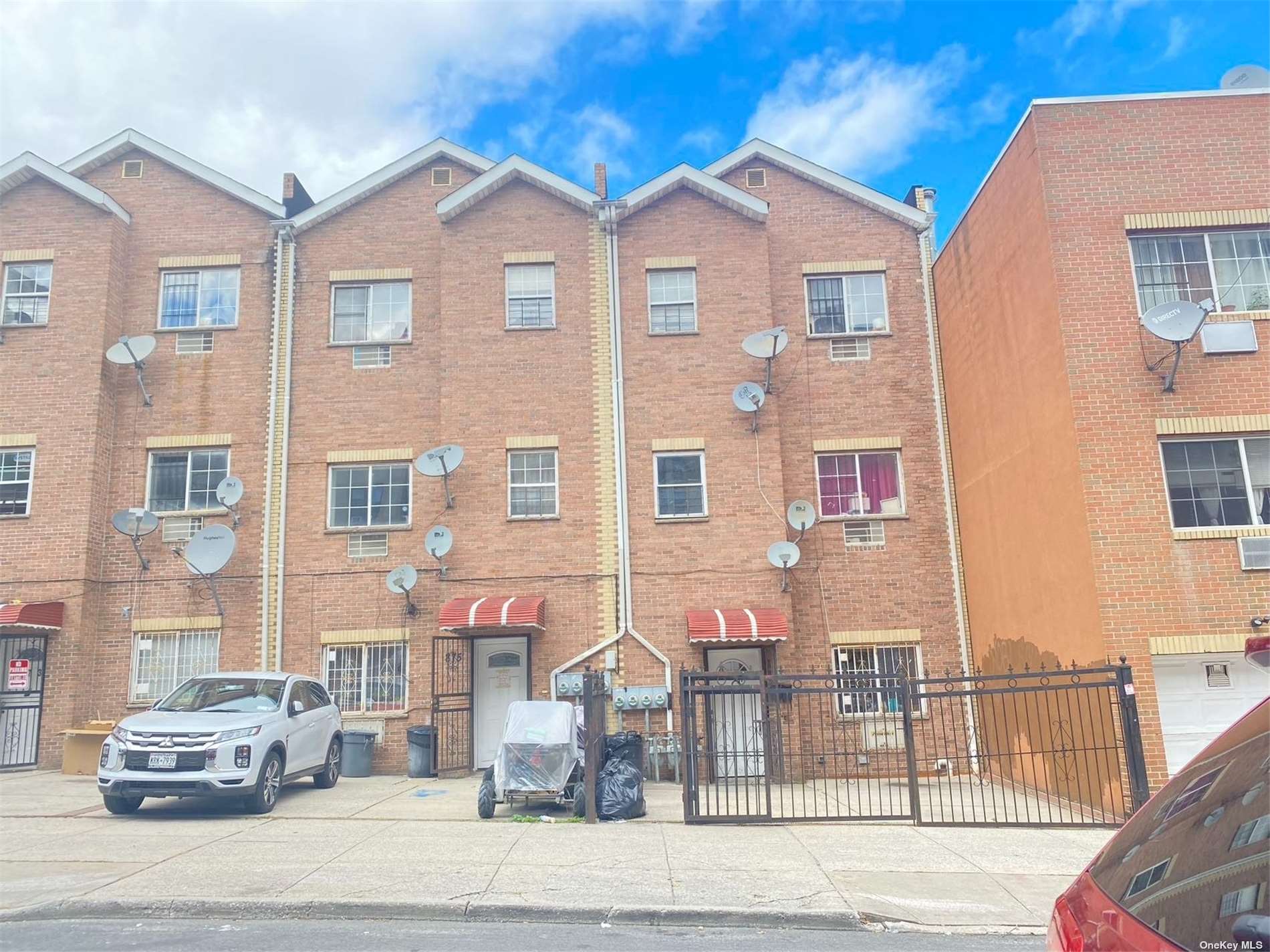 Property for Sale at 875 Elsmere Place, Bronx, New York - Bedrooms: 9 
Bathrooms: 6 
Rooms: 17  - $965,000