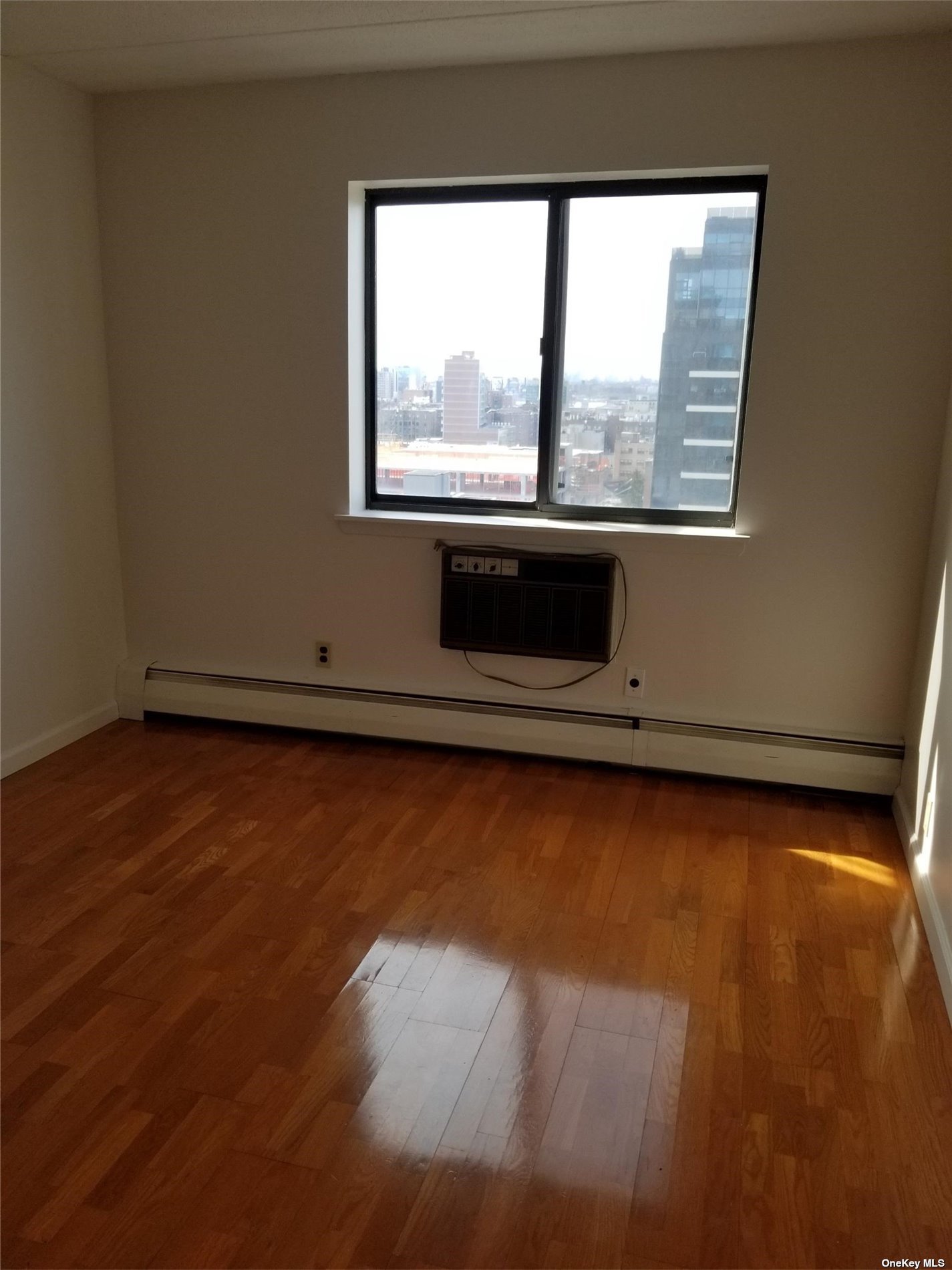 3520 147th Street 12A, Flushing, Queens, NY - 2 Bedrooms  
2 Bathrooms  
5 Rooms - 