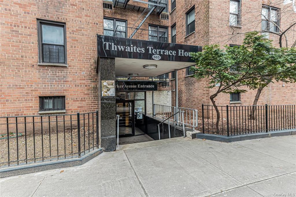Property for Sale at 665 Thwaites Place 5J, Bronx, New York - Bedrooms: 2 
Bathrooms: 1 
Rooms: 4  - $225,000