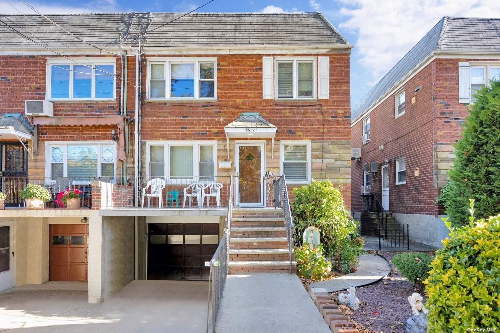 Property for Sale at Juniper Boulevard, Middle Village, Queens, NY - Bedrooms: 6 
Bathrooms: 2 
Rooms: 13  - $1,388,000