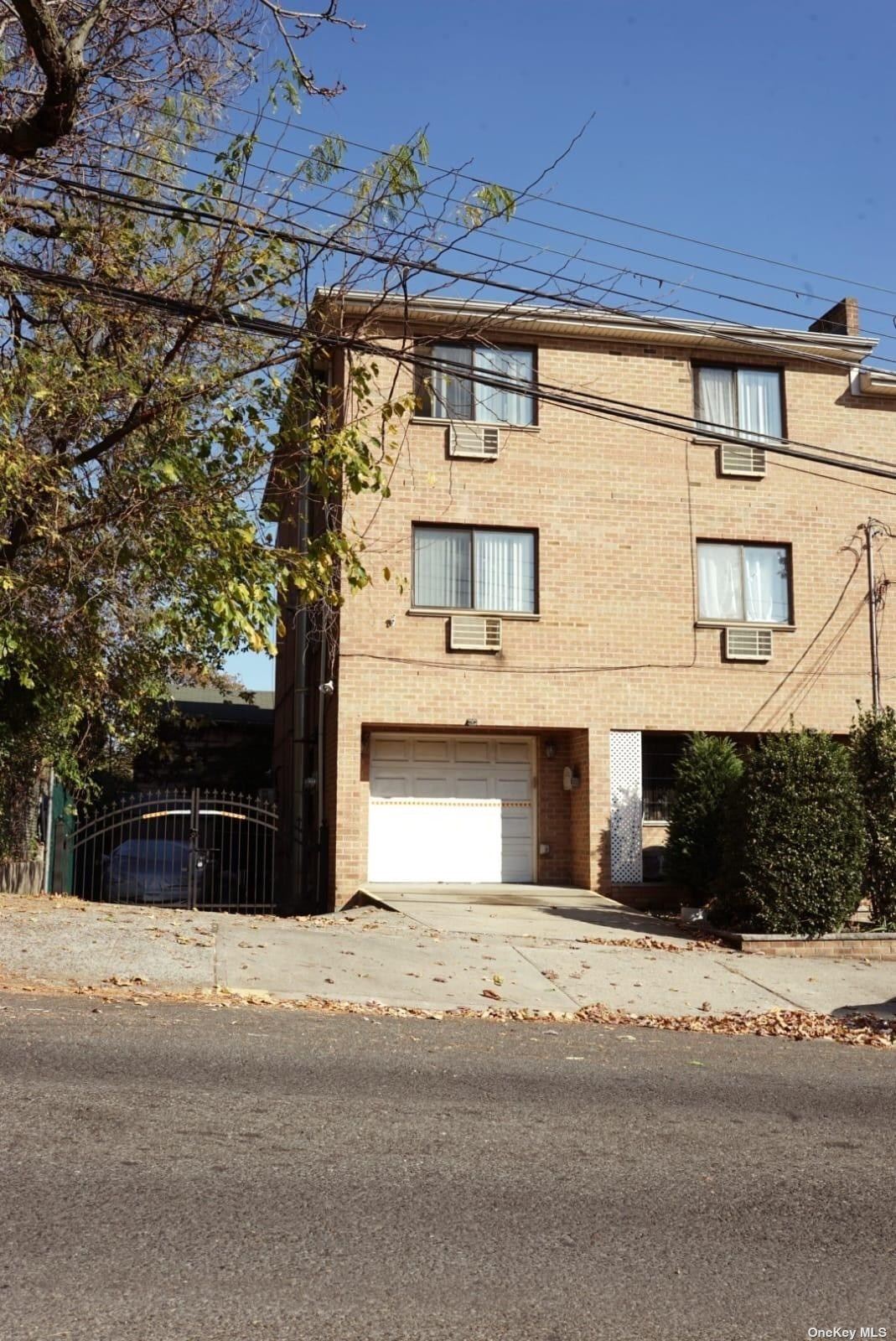 84th Street, Middle Village, Queens, NY - 8 Bedrooms  
6 Bathrooms  
17 Rooms - 