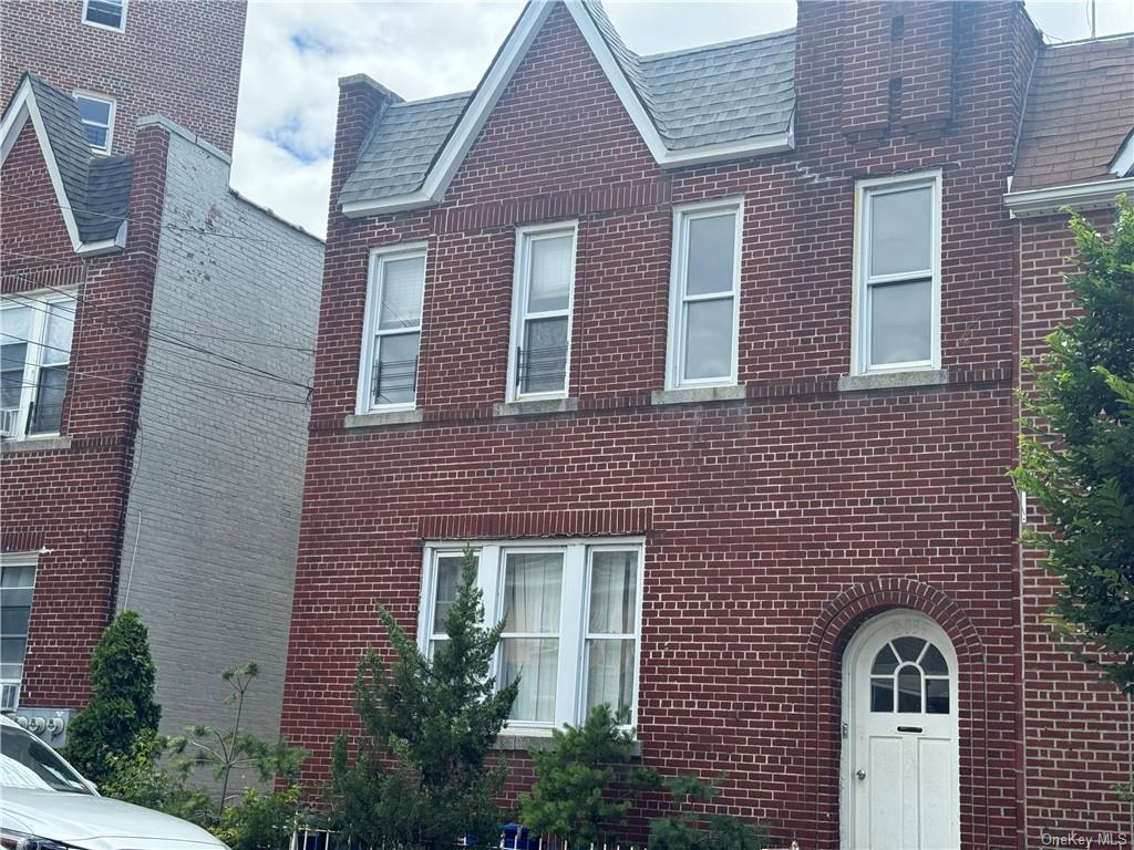 2039 Continental Avenue, Bronx, New York - 5 Bedrooms  
3 Bathrooms - 