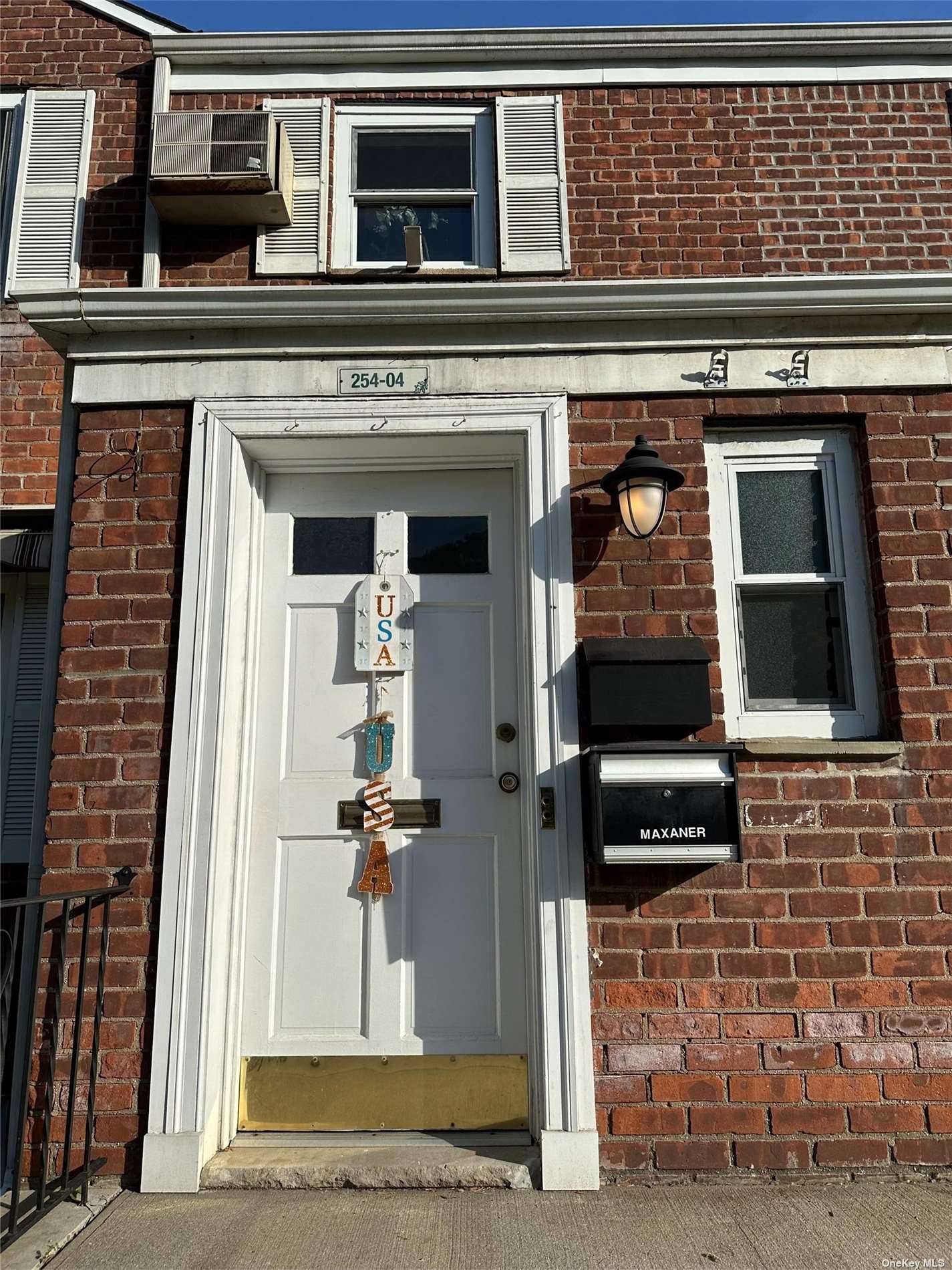 Property for Sale at 25404 74th Ave Ave 2, Glen Oaks, Queens, NY - Bedrooms: 2 
Bathrooms: 1 
Rooms: 5  - $375,000