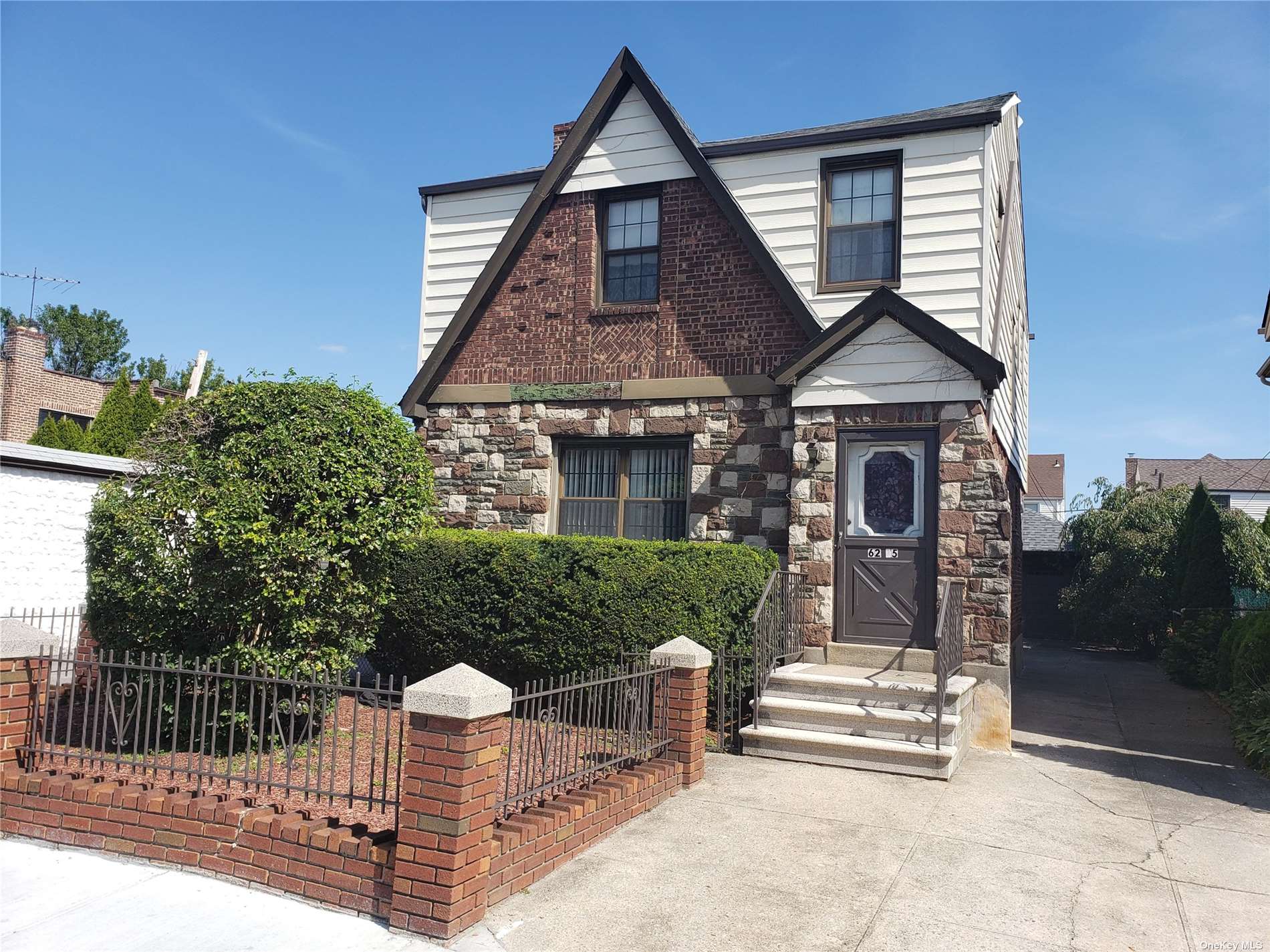 Property for Sale at 6215 82nd Place, Middle Village, Queens, NY - Bedrooms: 3 
Bathrooms: 2 
Rooms: 7  - $1,198,000