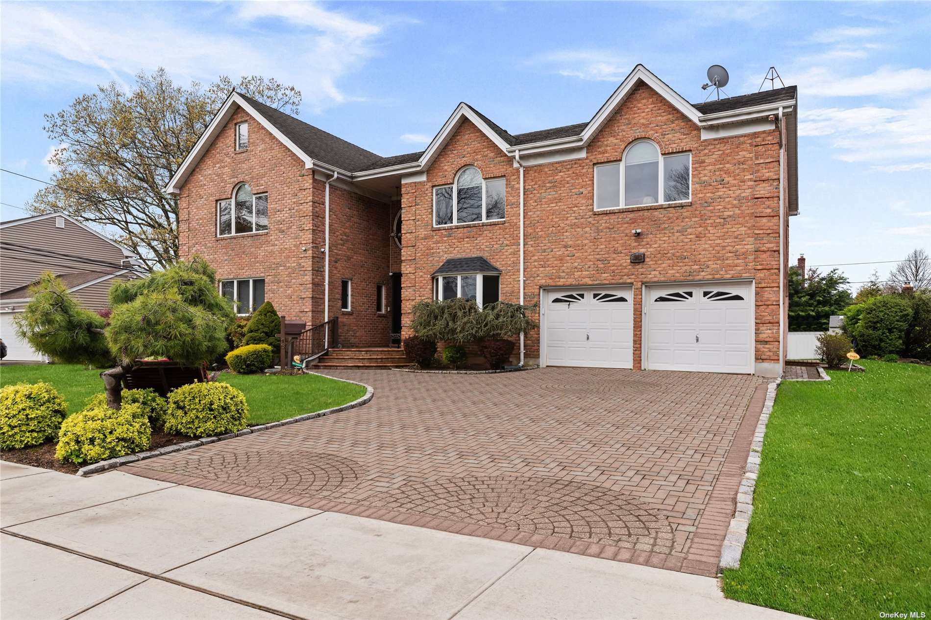 View Syosset, NY 11791 house