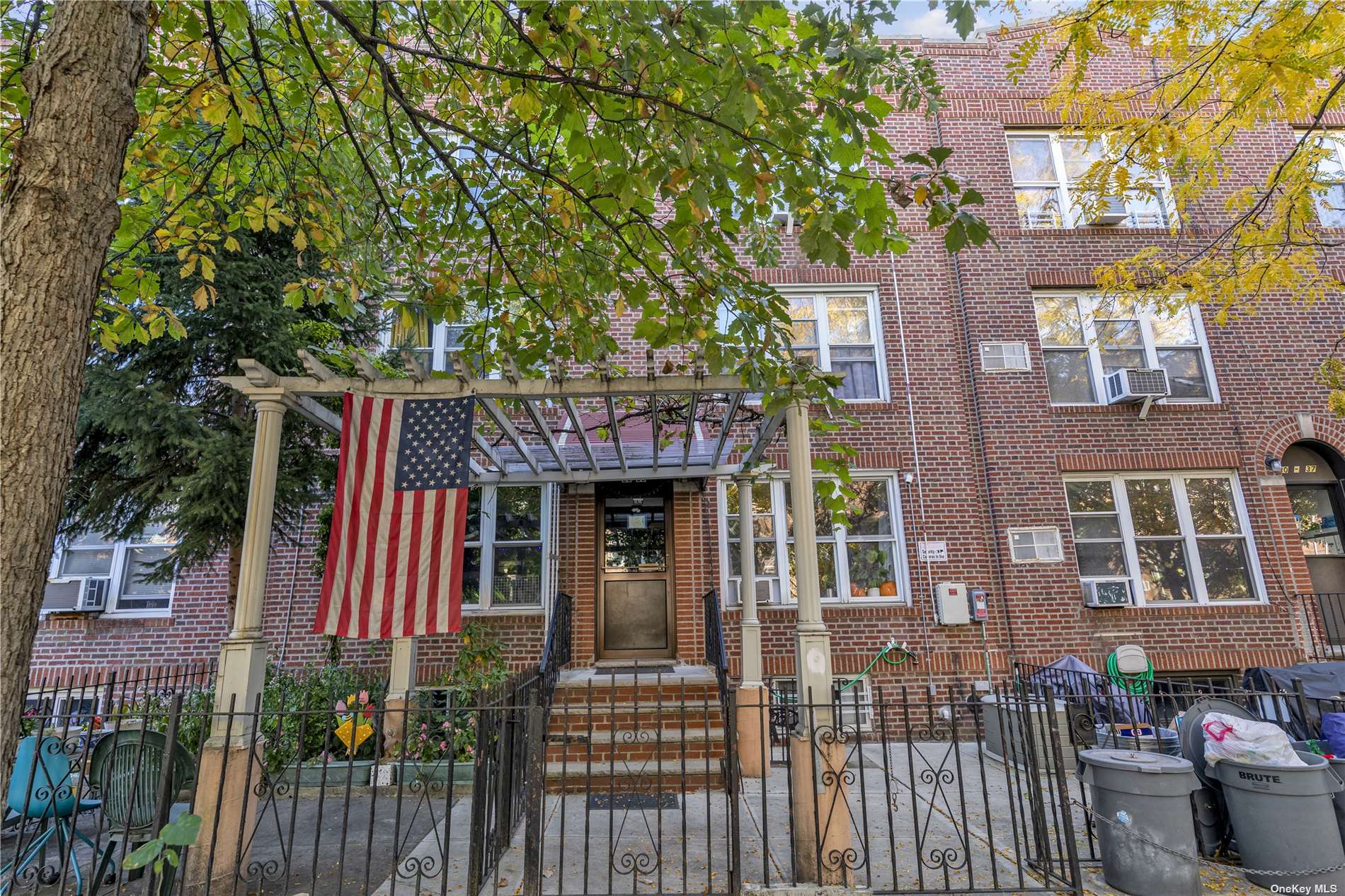 3035 49St St, Astoria, Queens, NY - 12 Bedrooms  
6 Bathrooms  
18 Rooms - 