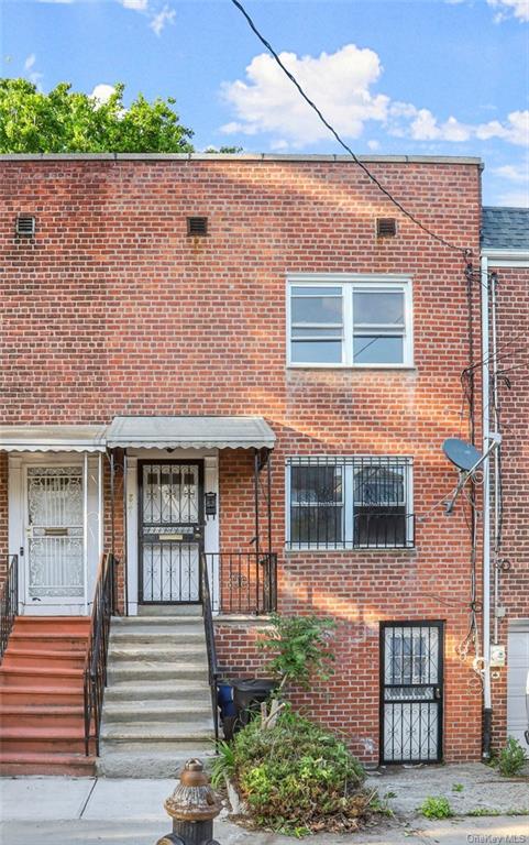 Property for Sale at 821 E 232nd Street, Bronx, New York - Bedrooms: 4 
Bathrooms: 2 
Rooms: 5  - $650,000