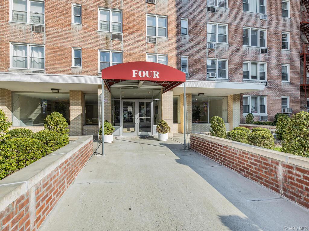 4 Sadore Lane 1Z, Yonkers, New York - 1 Bedrooms  
1 Bathrooms  
3 Rooms - 