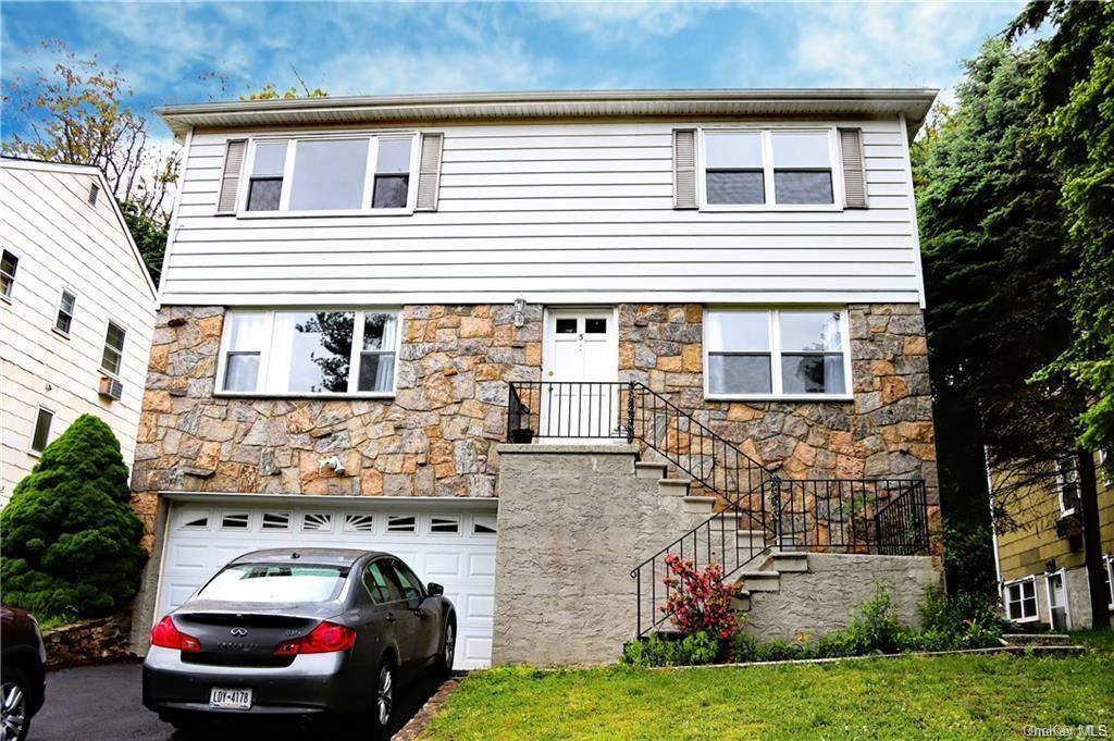 Rental Property at 5 Ridge Road 2, Dobbs Ferry, New York - Bedrooms: 3 
Bathrooms: 2 
Rooms: 6  - $4,400 MO.