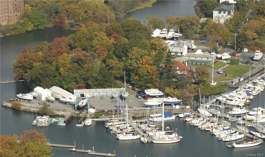 101 Harbor Lane W
