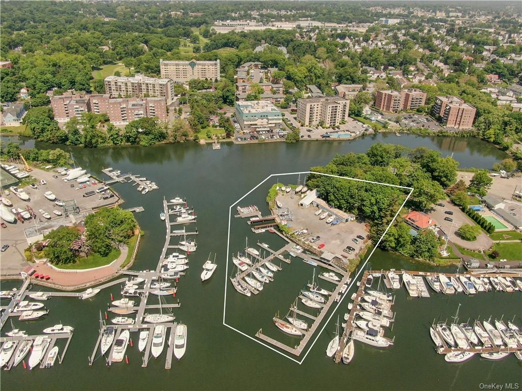 101 Harbor Lane W