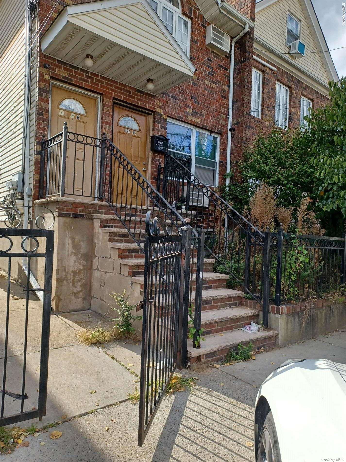 Property for Sale at 10706 165th Street, Jamaica, Queens, NY - Bedrooms: 6 
Bathrooms: 4 
Rooms: 10  - $1,200,000