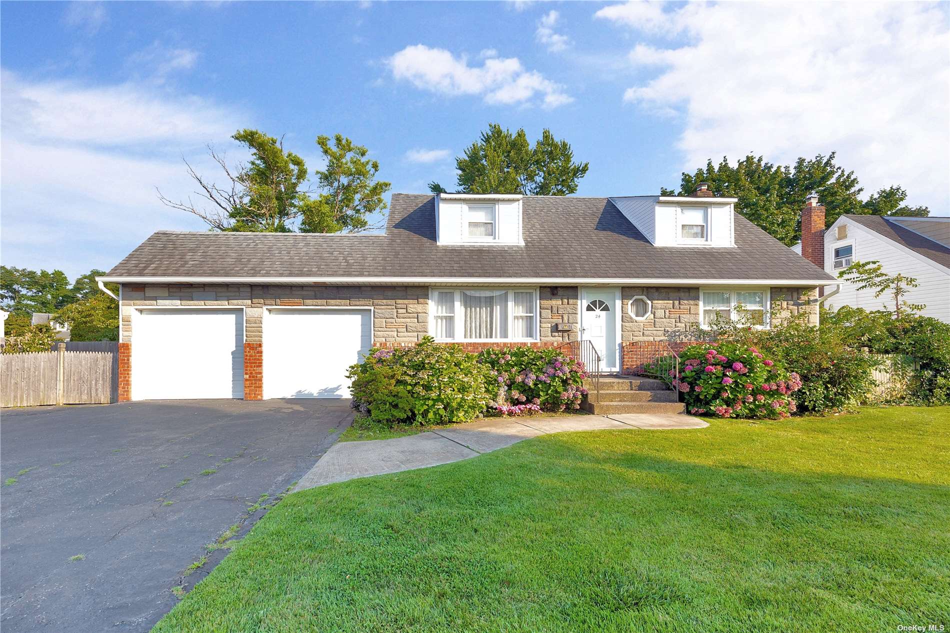 24 Colonial Drive, Farmingdale, New York image 1