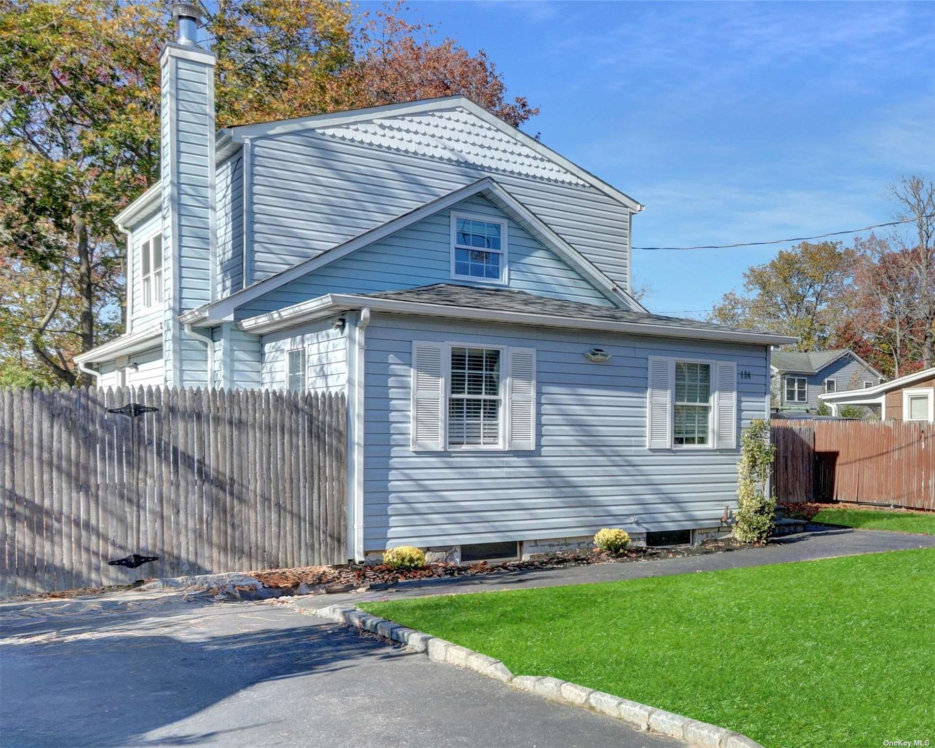 124 Woodside Road, Mastic Beach, New York image 1