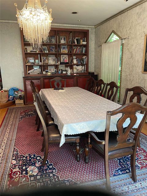 5 Devonshire Lane Great Neck NY 11023