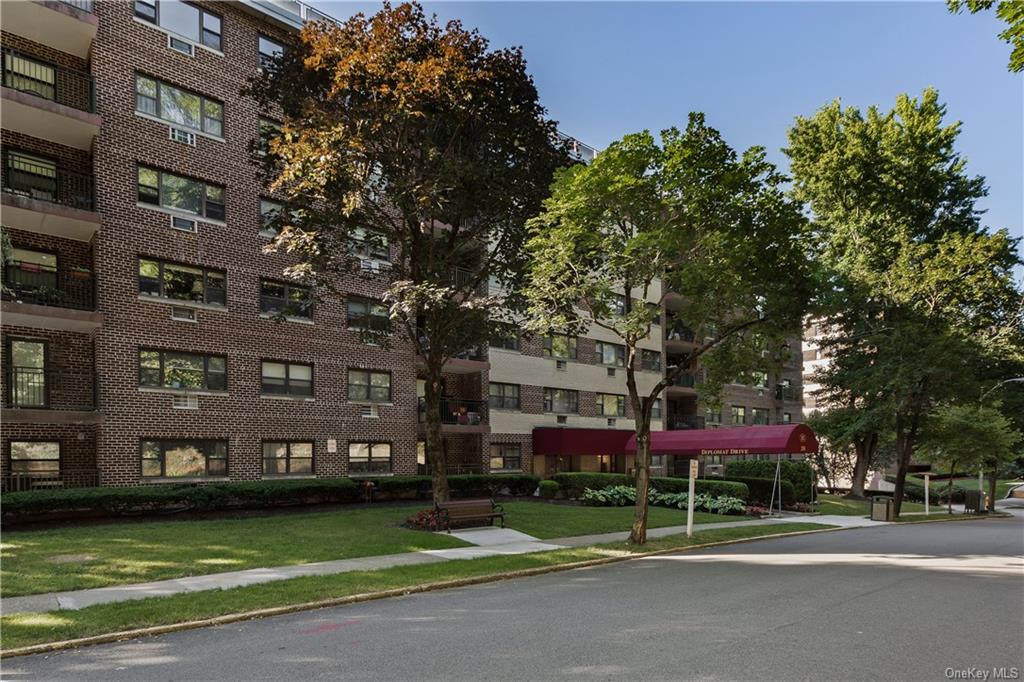 200 Diplomat Drive Dr #4N, Mount Kisco, New York image 2