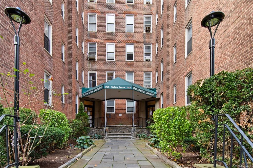 2105 Wallace Avenue 6H, Bronx, New York - 1 Bedrooms  
1 Bathrooms  
3 Rooms - 