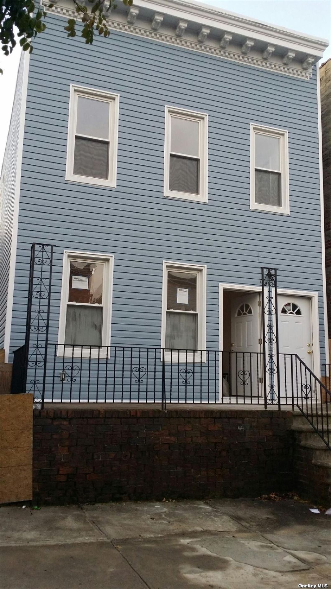 Property for Sale at 49 Ave Ave, Corona, Queens, NY - Bedrooms: 7 
Bathrooms: 5 
Rooms: 15  - $1,288,888