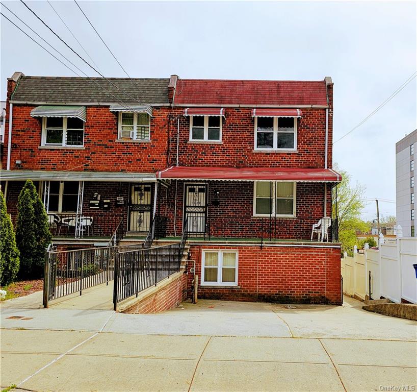 Rental Property at 1022 E 211th Street 3, Bronx, New York - Bedrooms: 3 
Bathrooms: 1 
Rooms: 5  - $3,000 MO.