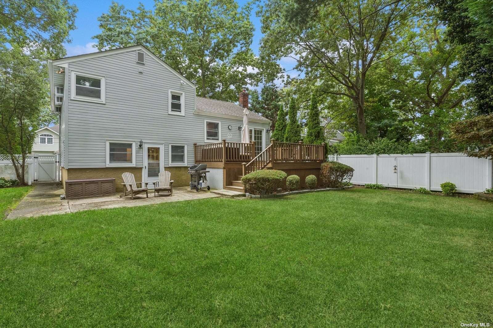 211 Von Huenfeld Street, Massapequa Park, New York image 34