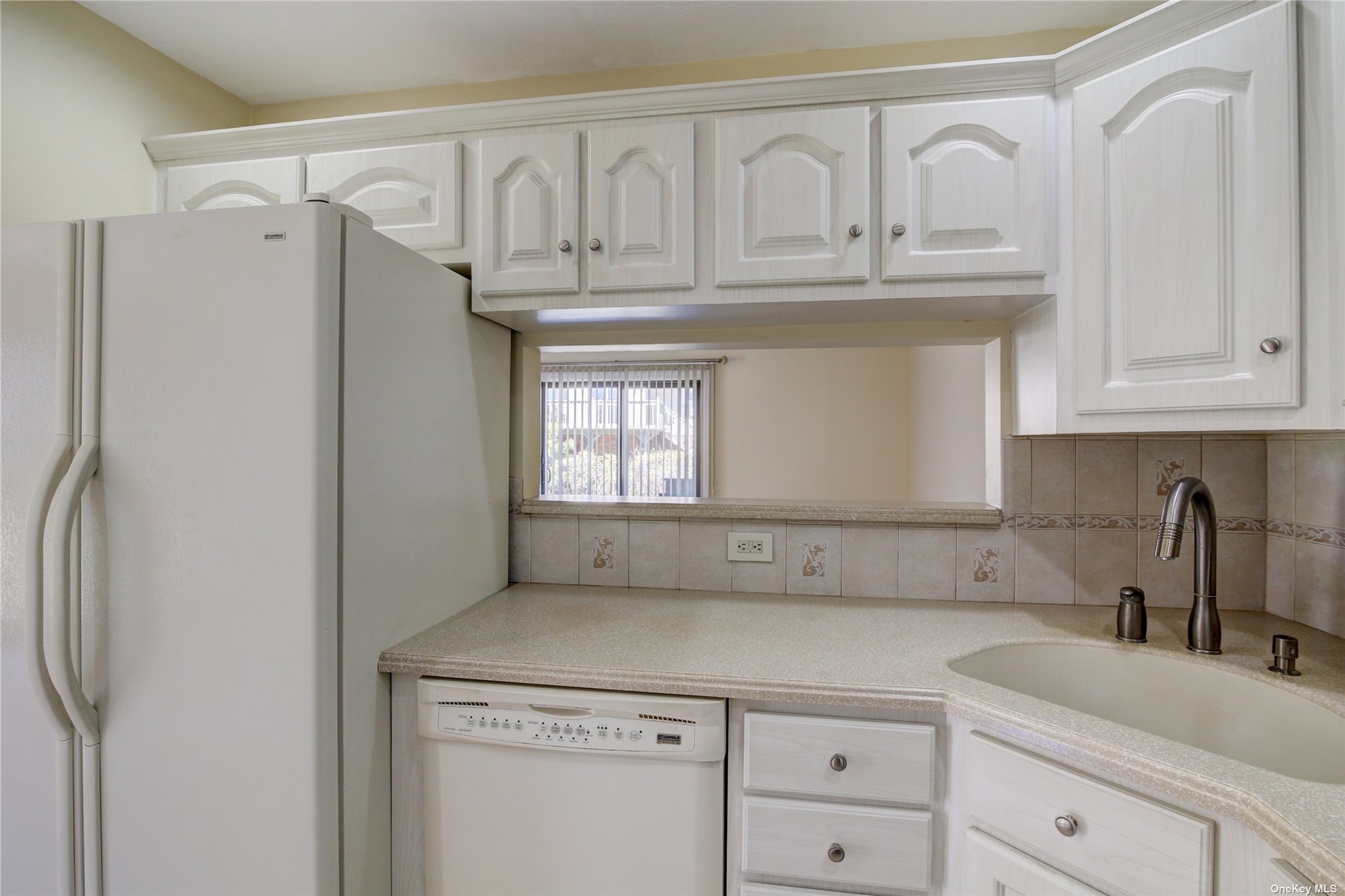 Photo 10 of 23 of 100 Daly Boulevard 2211 co-op property