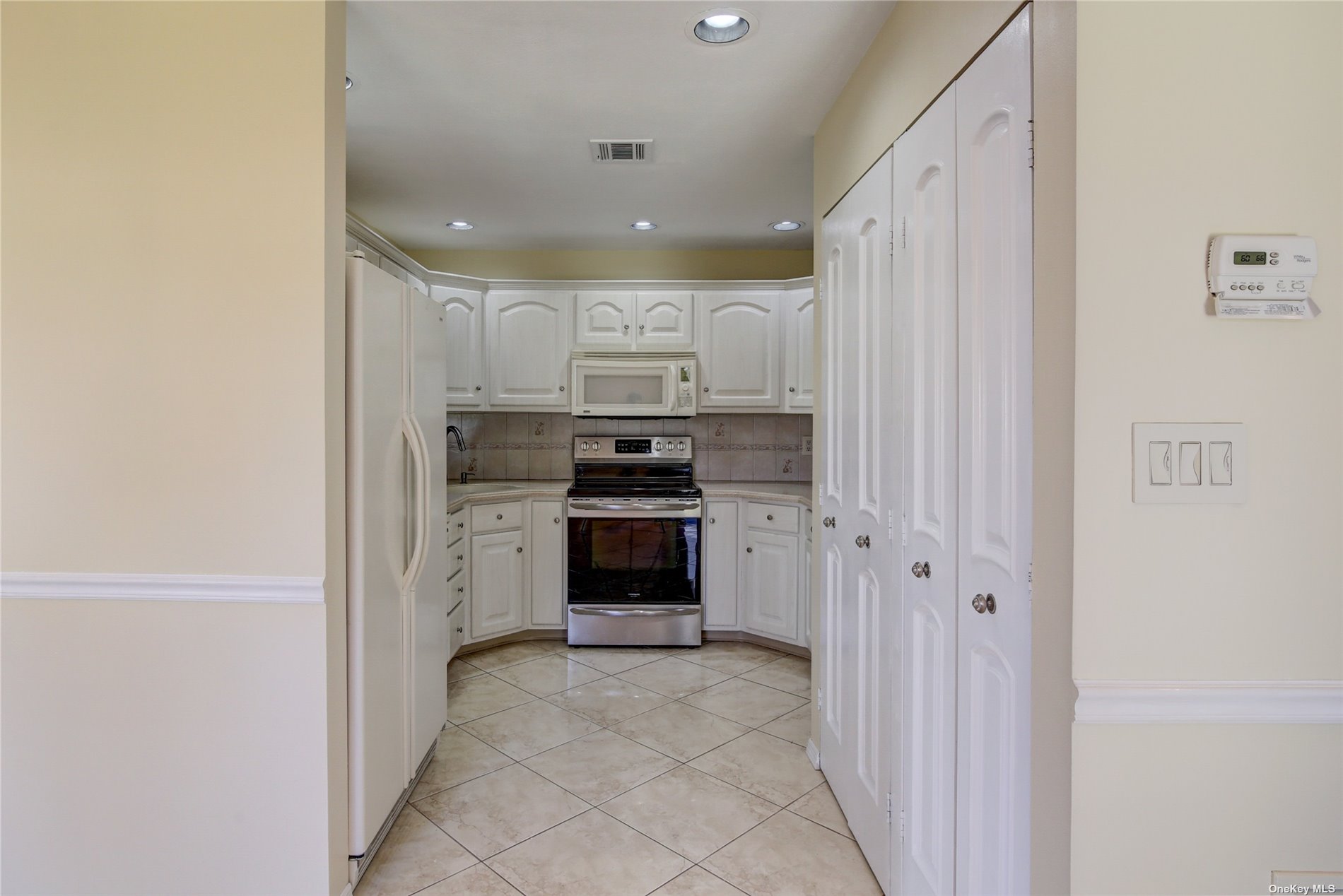 Photo 9 of 23 of 100 Daly Boulevard 2211 co-op property