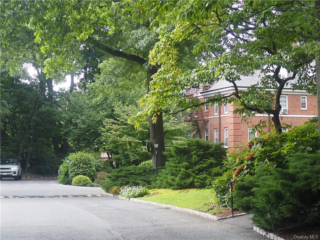 1350 Midland Avenue #4-0, Bronxville, New York image 4