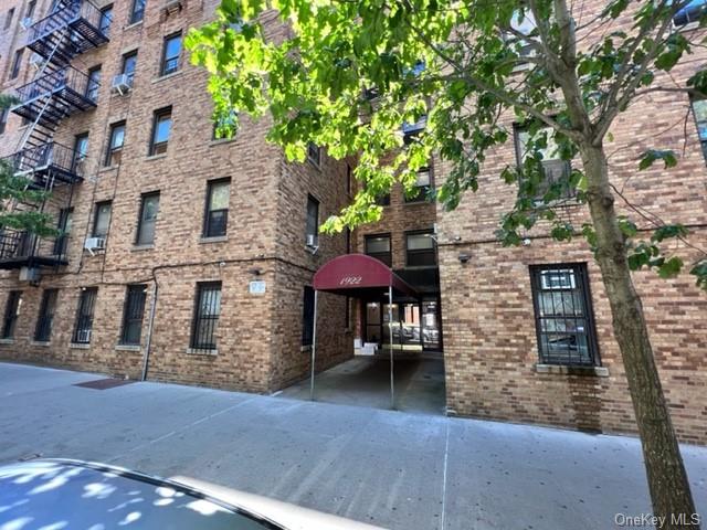 1922 Mcgraw Avenue 5B, Bronx, New York - 2 Bedrooms  
1 Bathrooms  
5 Rooms - 