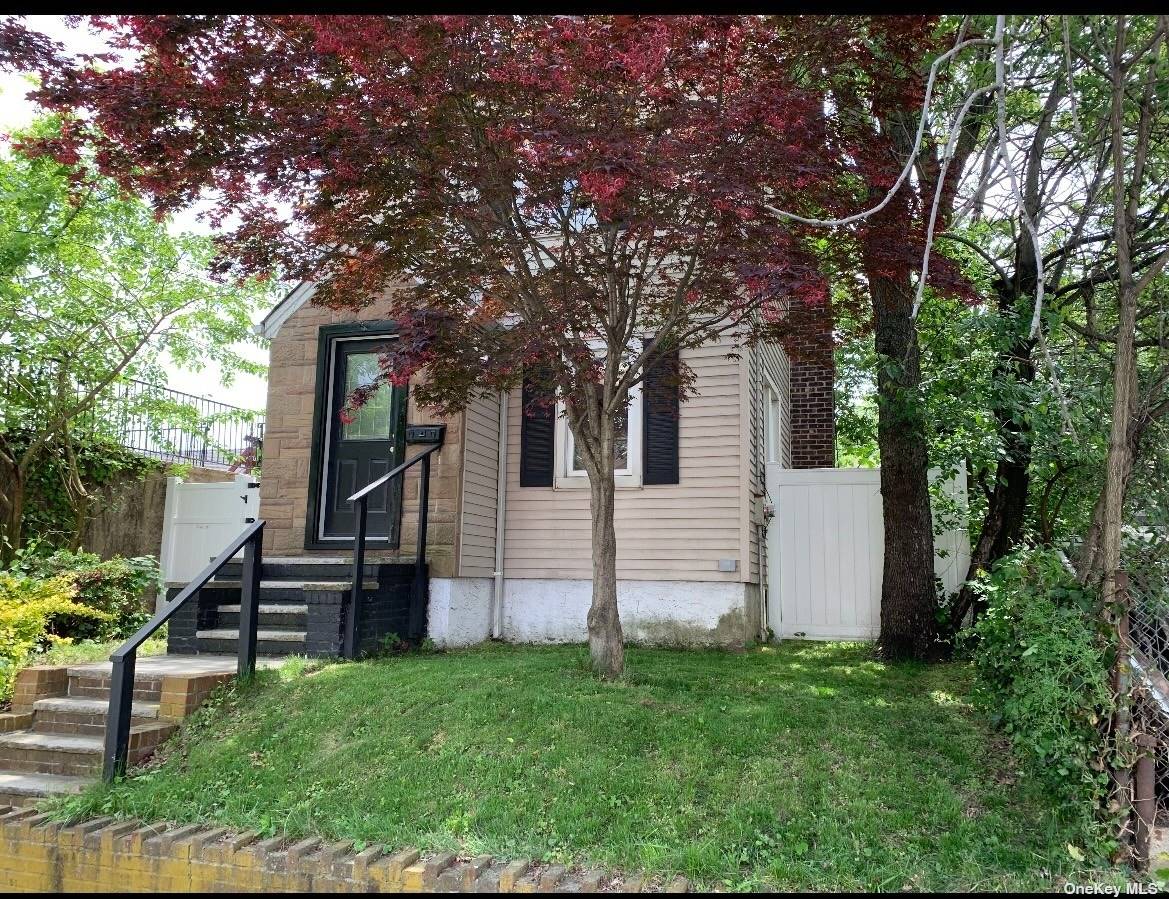 Property for Sale at 7622 57th Road, Middle Village, Queens, NY - Bedrooms: 2 
Bathrooms: 2 
Rooms: 5  - $705,000