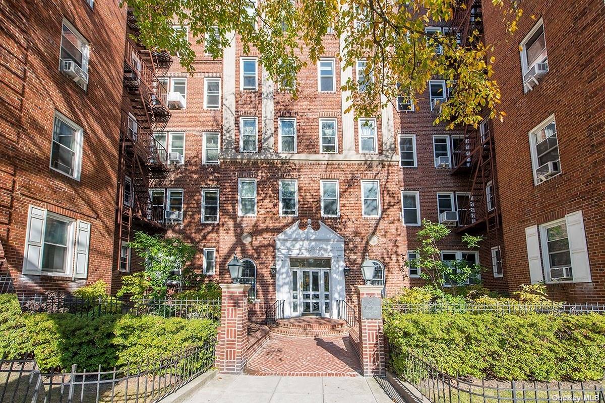 7217 34 Avenue 2-D, Jackson Heights, Queens, NY - 1 Bedrooms  
1 Bathrooms  
4 Rooms - 