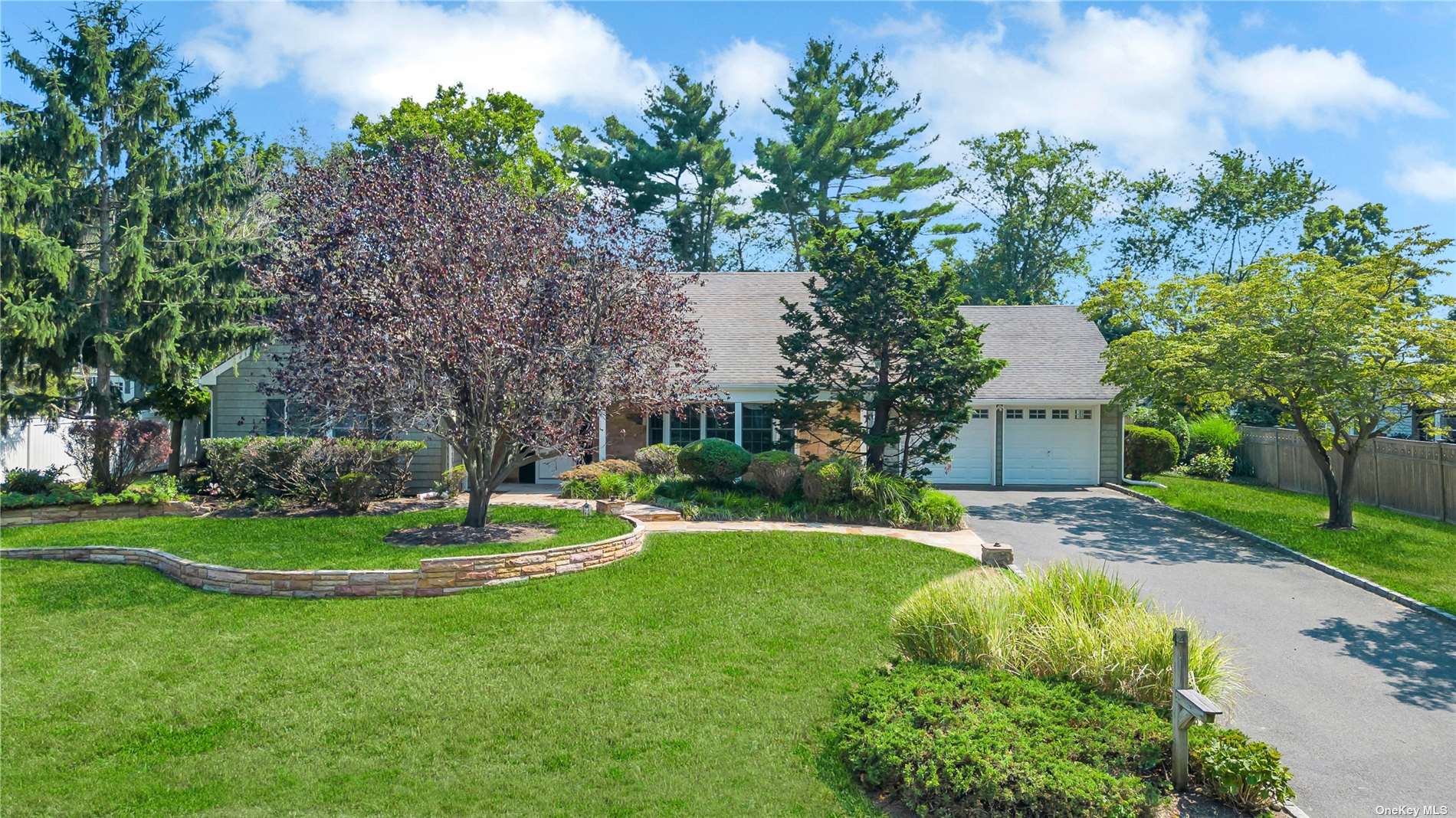 4 Maureen Lane, Stony Brook, Hamptons, NY - 5 Bedrooms  
3 Bathrooms - 