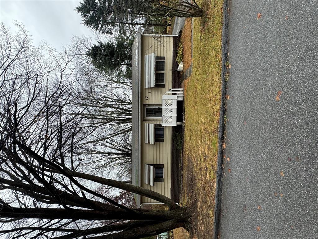 17 Leisure Lane, Hyde Park, New York - 2 Bedrooms  
1 Bathrooms  
7 Rooms - 