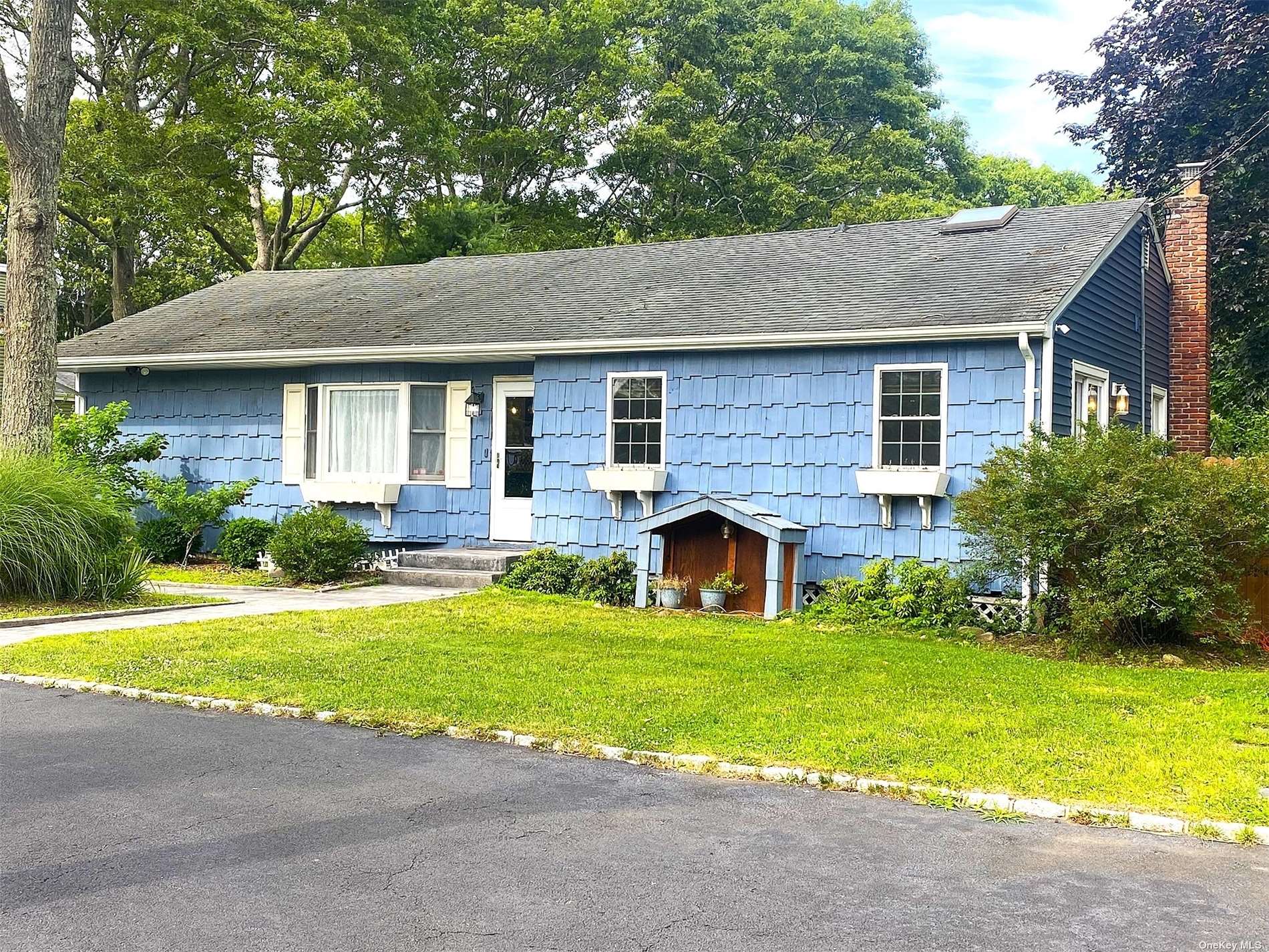 2938 Quogue Riverhead Road, East Quogue, Hamptons, NY - 3 Bedrooms  
2 Bathrooms - 