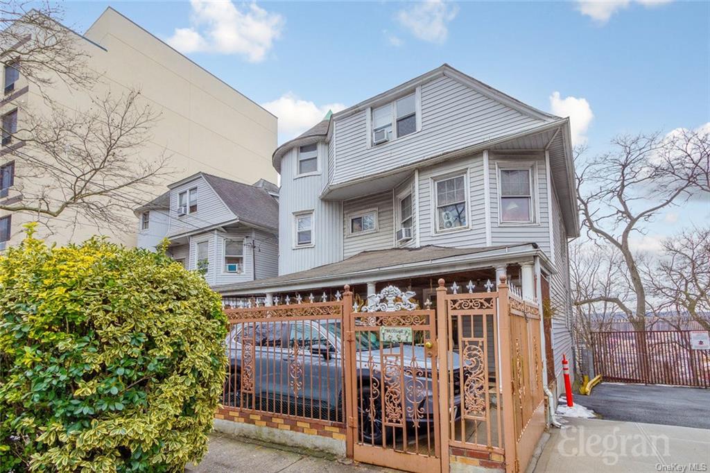 Property for Sale at 2523 Sedgwick, Bronx, New York - Bedrooms: 8 
Bathrooms: 4 
Rooms: 14  - $1,800,000