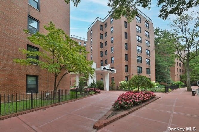 139-15 83 Avenue #239, Briarwood, New York image 2