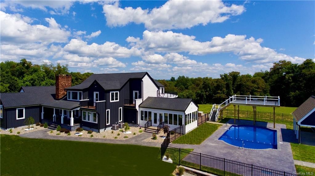 Property for Sale at 232 S Quaker Lane, Hyde Park, New York - Bedrooms: 5 
Bathrooms: 7 
Rooms: 16  - $2,750,000