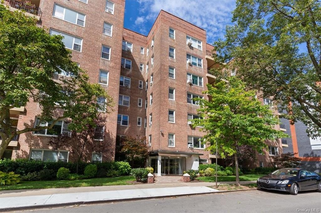 2711 Henry Hudson Parkway 4E, Bronx, New York - 2 Bedrooms  
2 Bathrooms  
4 Rooms - 