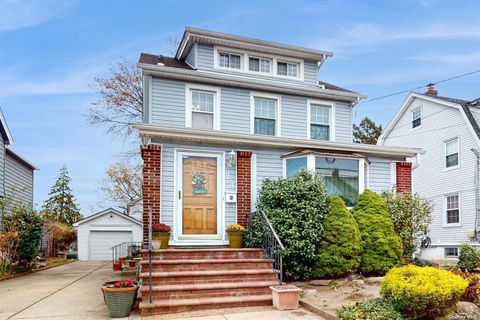 24 Everett Street, Lynbrook, NY 11563 - MLS#: L3592541